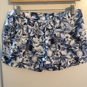 🍁3/$25🍁 H&M tropical floral print shorts